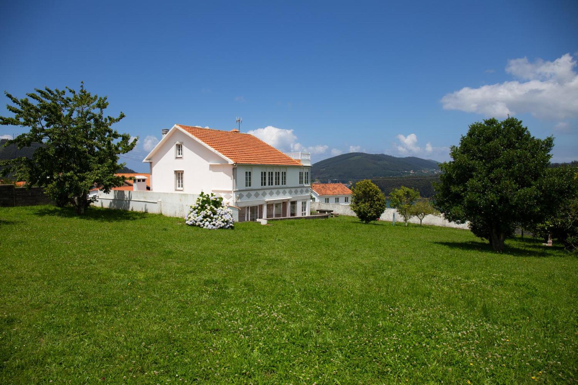 Beachfront Surf & Holiday House, Charming & Quiet Villarrube Eksteriør billede