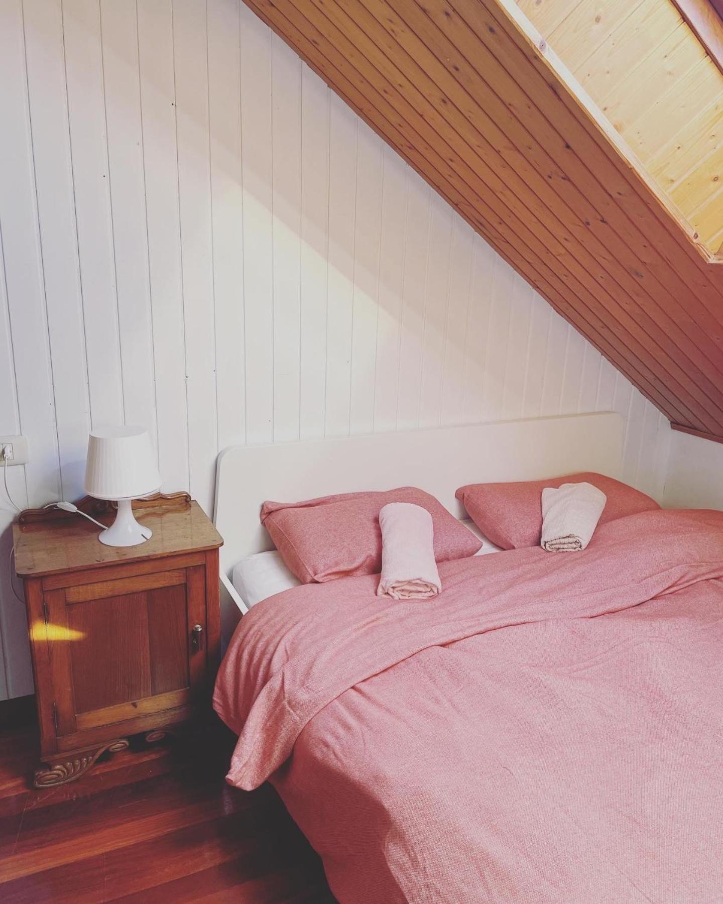 Beachfront Surf & Holiday House, Charming & Quiet Villarrube Eksteriør billede