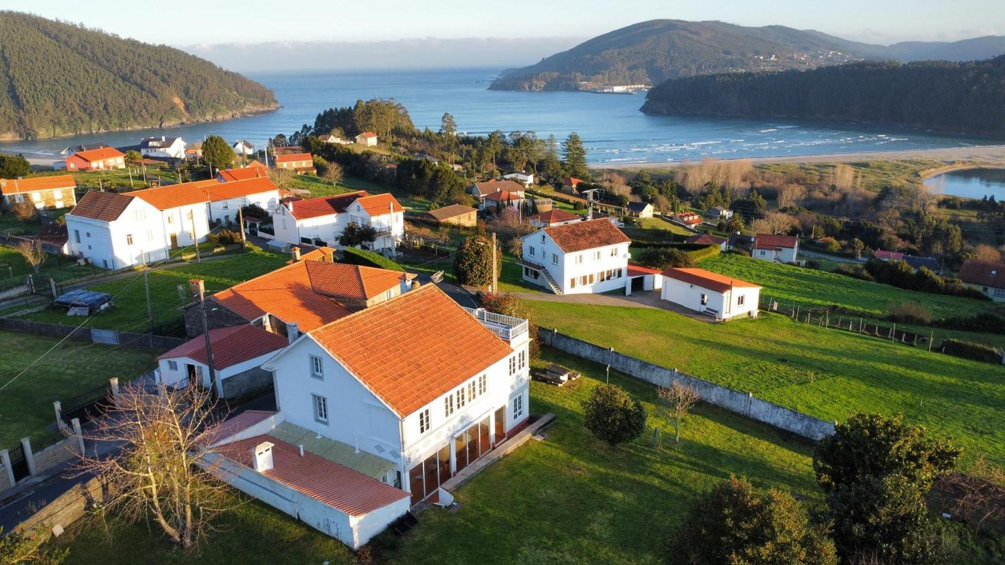 Beachfront Surf & Holiday House, Charming & Quiet Villarrube Eksteriør billede